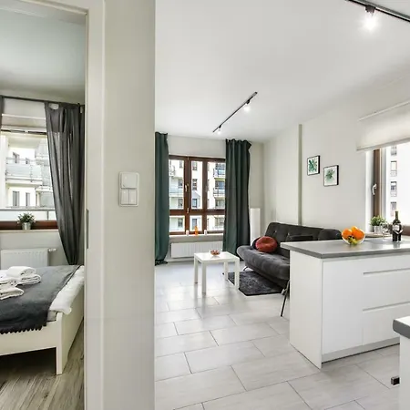 Apartment Night Rondo Daszynskiego Warsaw
