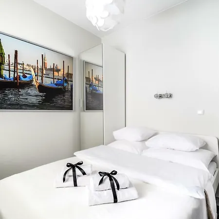 Night Rondo Daszynskiego Apartment Warsaw