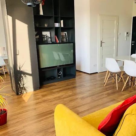 Apartment Night Rondo Daszynskiego Warsaw