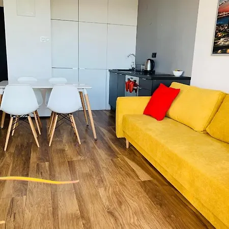 Apartment Night Rondo Daszynskiego Warsaw